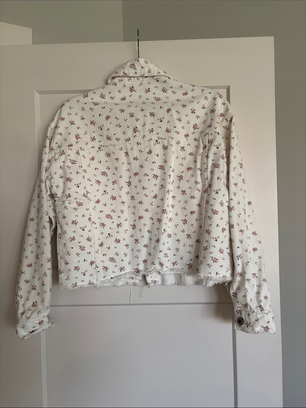 Wishlist White Denim Crop Jacket with Pink Floral Print - Picture 3 of 4